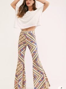 Free people Just Float On Printed Flare Jeans